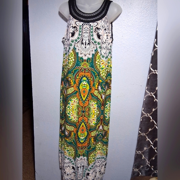 Sandra Darren Black and White Graphic Dressese - Picture 1 of 4